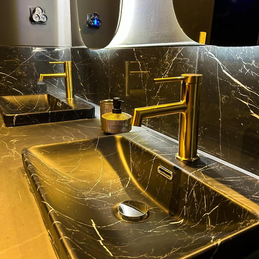 Blackroom Suite De Luxe 50 Nuances De Grey Le Havre Exteriör bild
